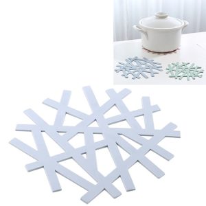 PP Mat Silicone Placemat Coaster Flower Design Kitchen Household Hollow Casserole Pad, Size: S (Blue)